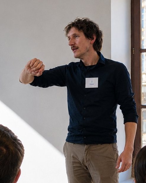 Dr. Florian Amon bei einer Moderation